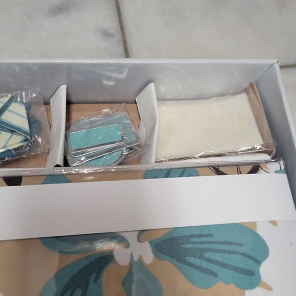 Leeza Gibbons Legacies Complete Scrapbook Kit Of 130 Pages Whimsical Teal - Picture 3 of 13